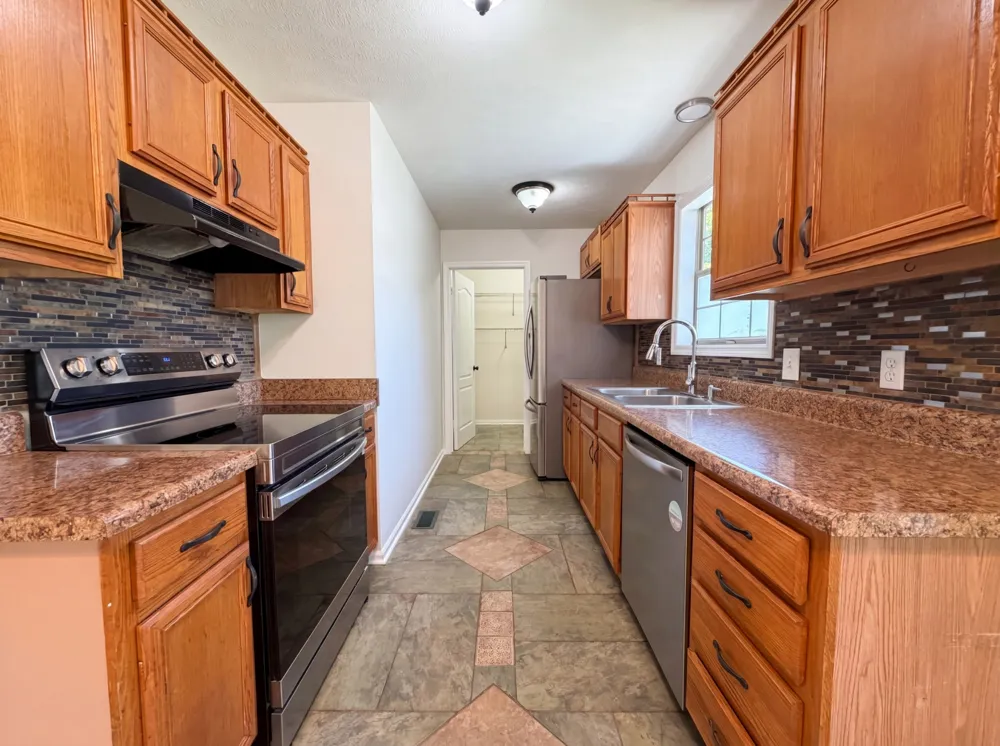 1037 Shadowbrook Dr Greenbrier, TN 37073
