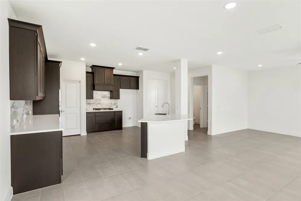 1112 Tanger Lane Crowley, TX 76036