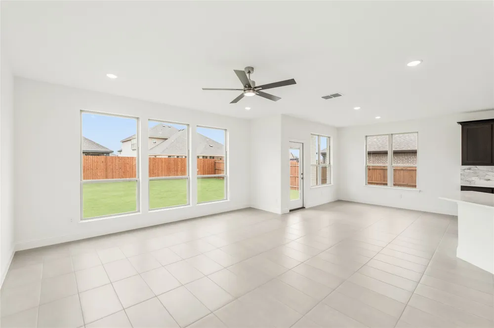 1112 Tanger Lane Crowley, TX 76036