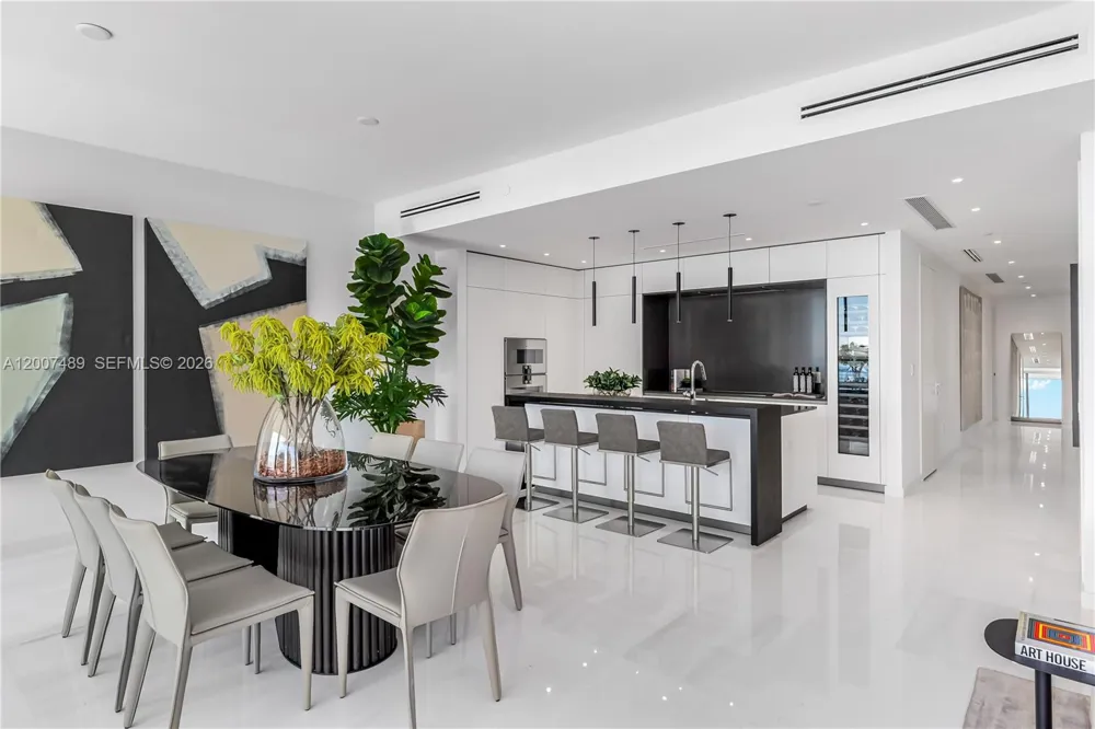 300 Biscayne Blvd Way #2802 Miami, FL 33131