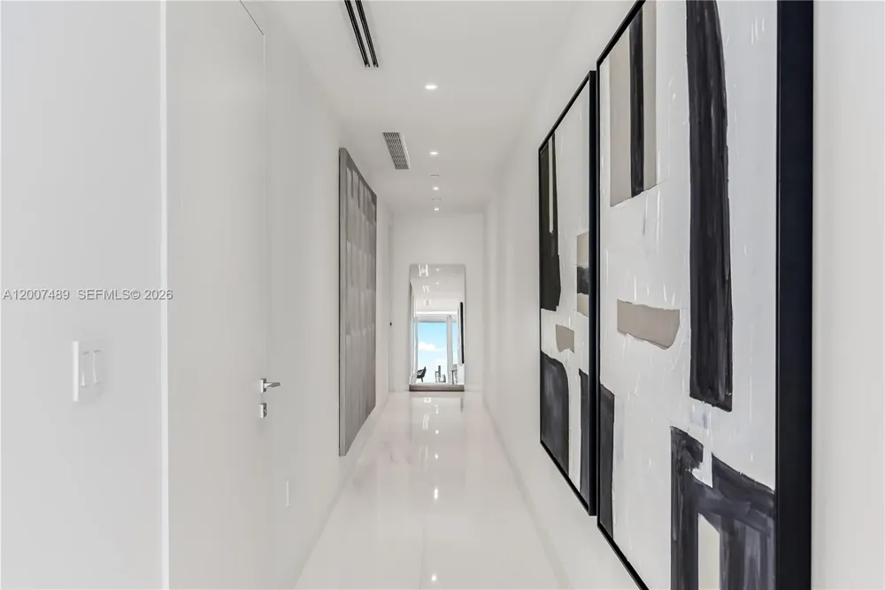 300 Biscayne Blvd Way #2802 Miami, FL 33131