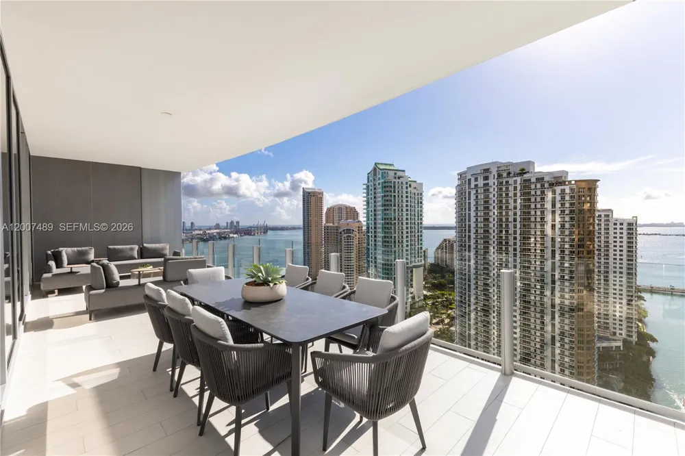 300 Biscayne Blvd Way #2802 Miami, FL 33131