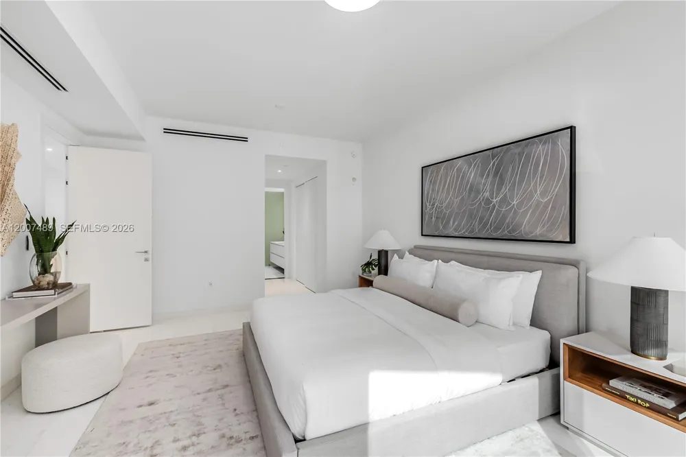 300 Biscayne Blvd Way #2802 Miami, FL 33131