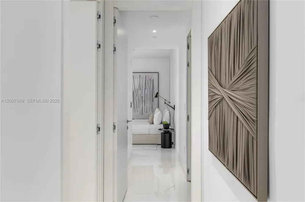 300 Biscayne Blvd Way #2802 Miami, FL 33131