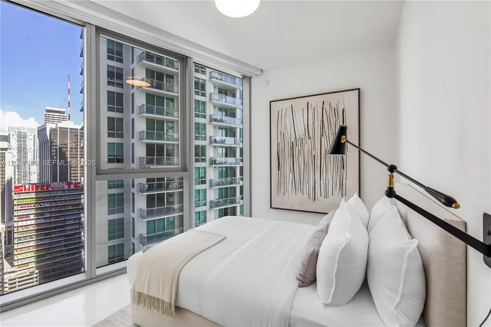 300 Biscayne Blvd Way #2802 Miami, FL 33131