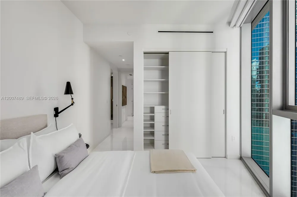 300 Biscayne Blvd Way #2802 Miami, FL 33131