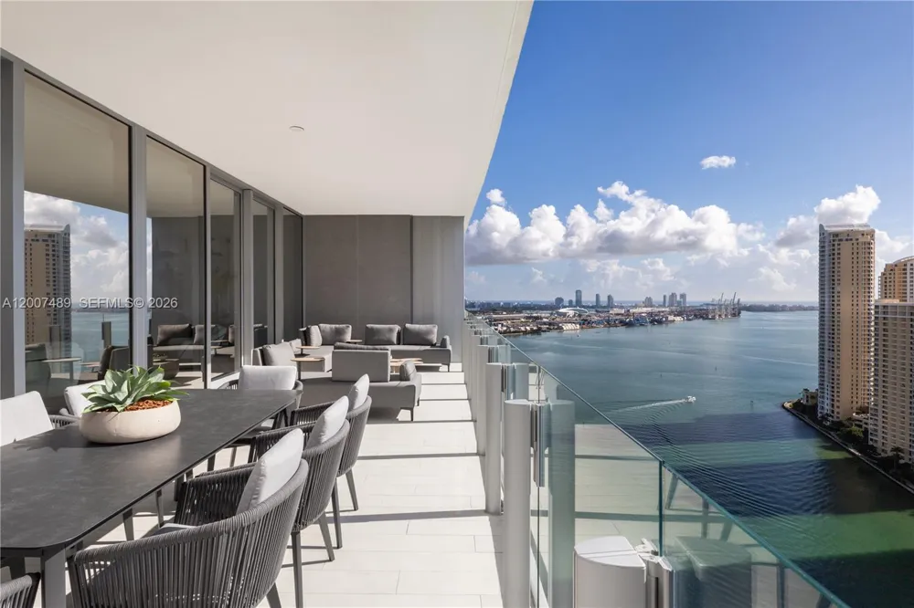 300 Biscayne Blvd Way #2802 Miami, FL 33131