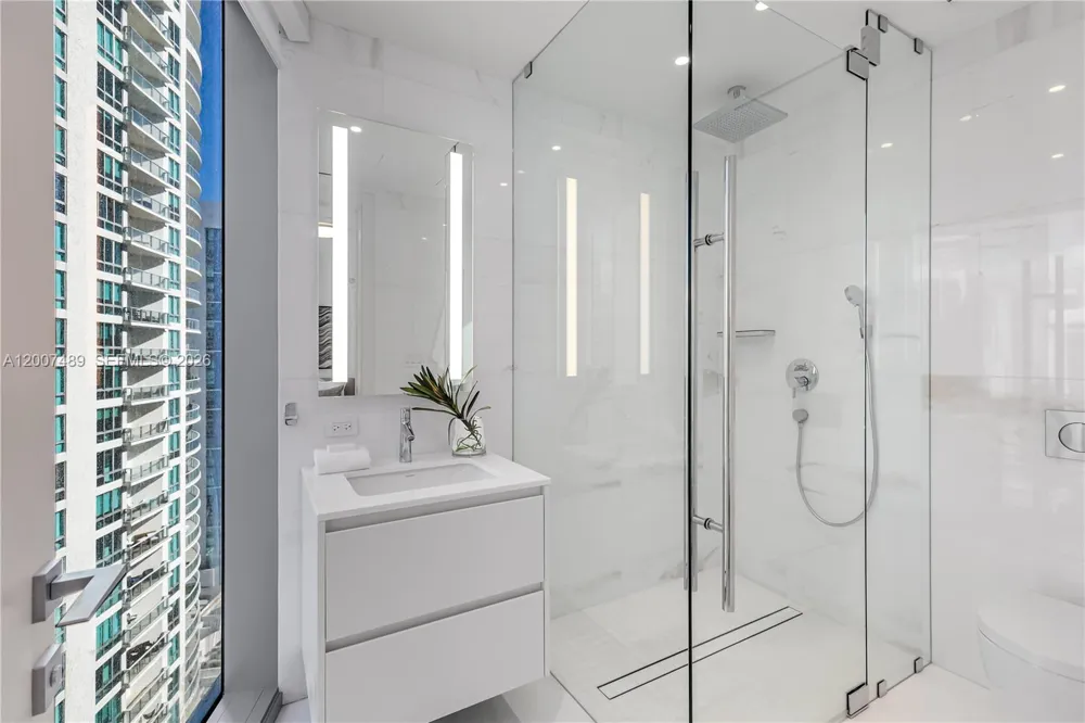 300 Biscayne Blvd Way #2802 Miami, FL 33131