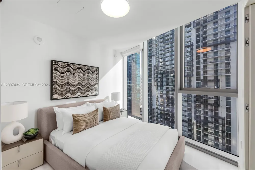 300 Biscayne Blvd Way #2802 Miami, FL 33131
