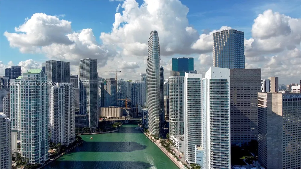 300 Biscayne Blvd Way #2802 Miami, FL 33131