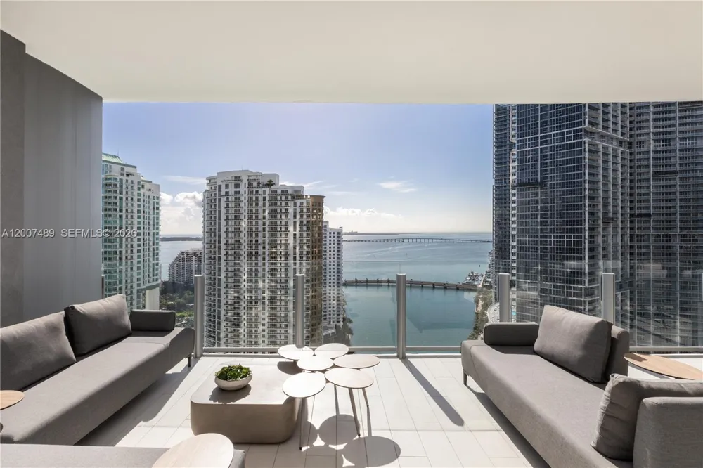300 Biscayne Blvd Way #2802 Miami, FL 33131
