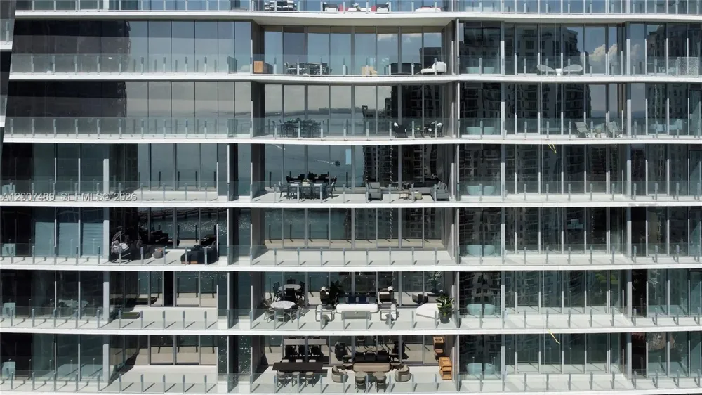 300 Biscayne Blvd Way #2802 Miami, FL 33131