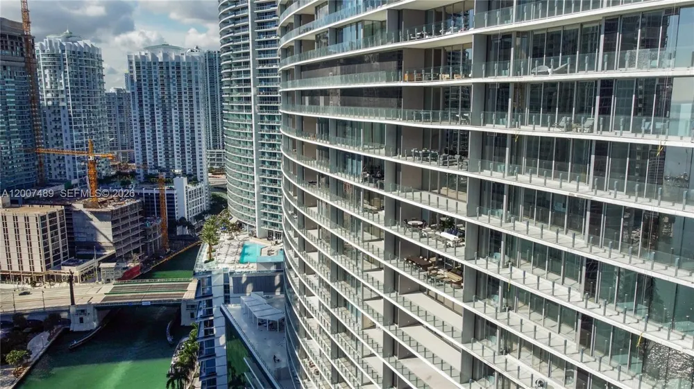 300 Biscayne Blvd Way #2802 Miami, FL 33131