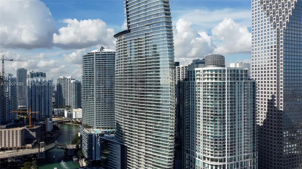300 Biscayne Blvd Way #2802 Miami, FL 33131