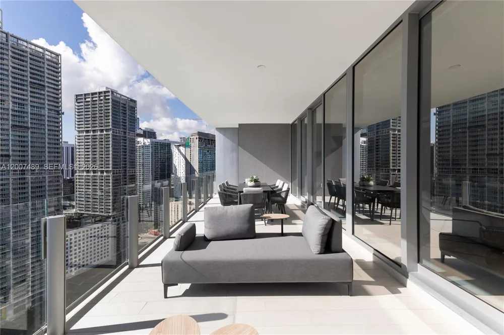 300 Biscayne Blvd Way #2802 Miami, FL 33131