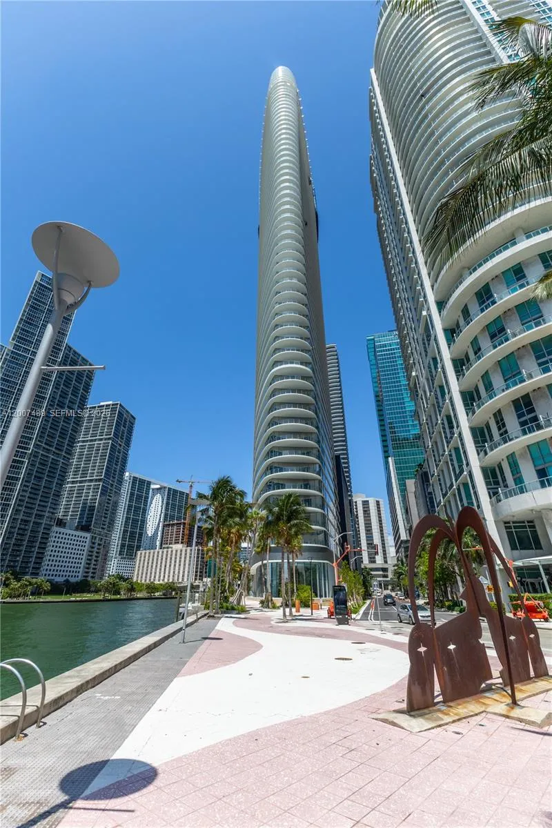 300 Biscayne Blvd Way #2802 Miami, FL 33131