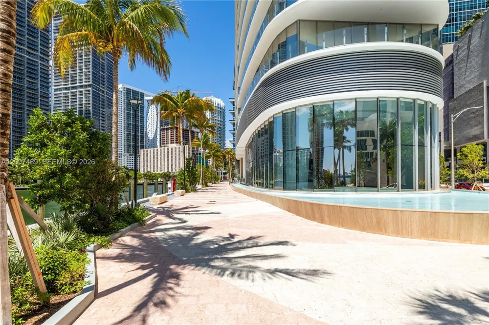 300 Biscayne Blvd Way #2802 Miami, FL 33131