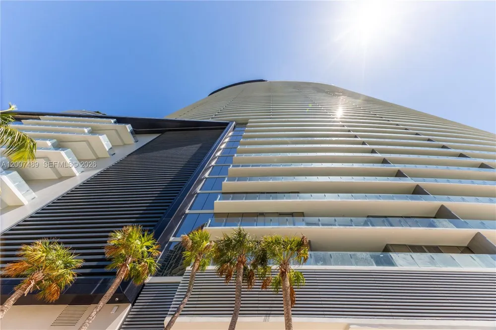 300 Biscayne Blvd Way #2802 Miami, FL 33131
