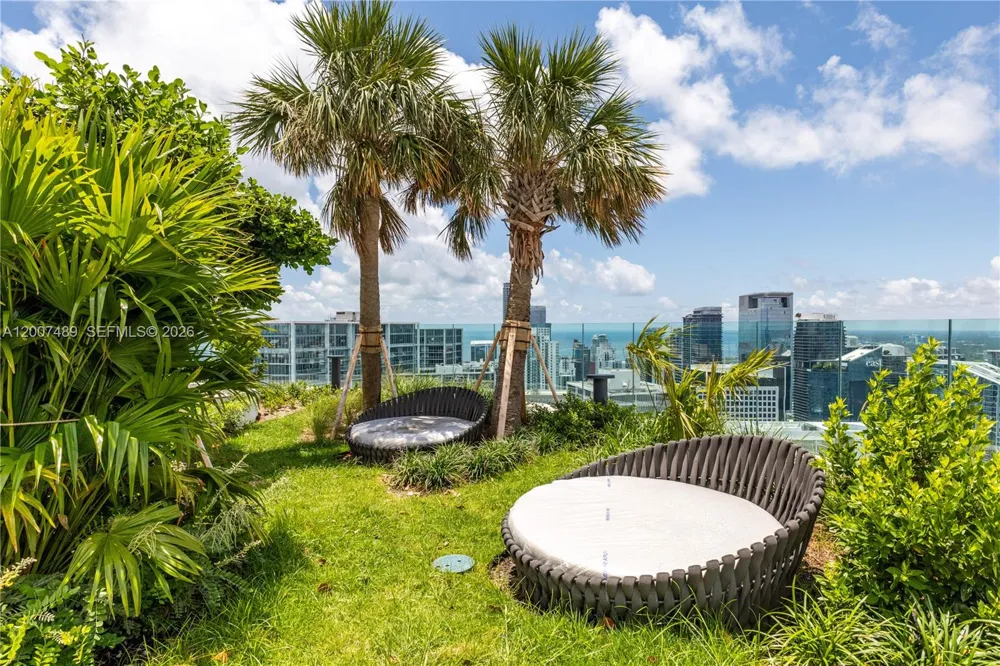 300 Biscayne Blvd Way #2802 Miami, FL 33131