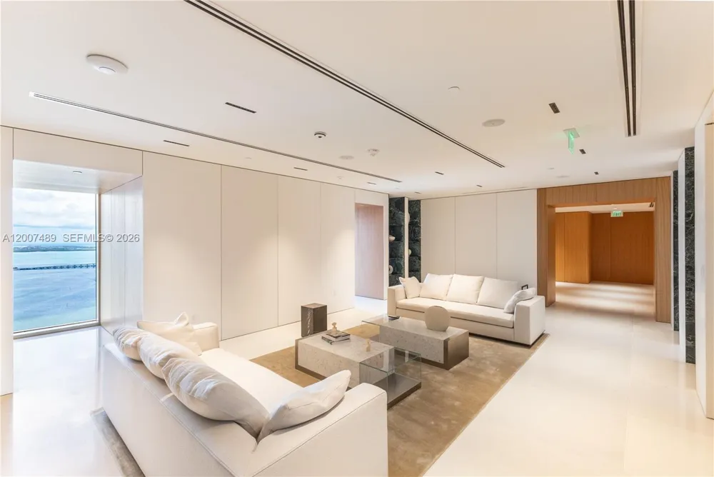 300 Biscayne Blvd Way #2802 Miami, FL 33131