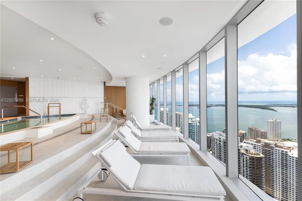 300 Biscayne Blvd Way #2802 Miami, FL 33131