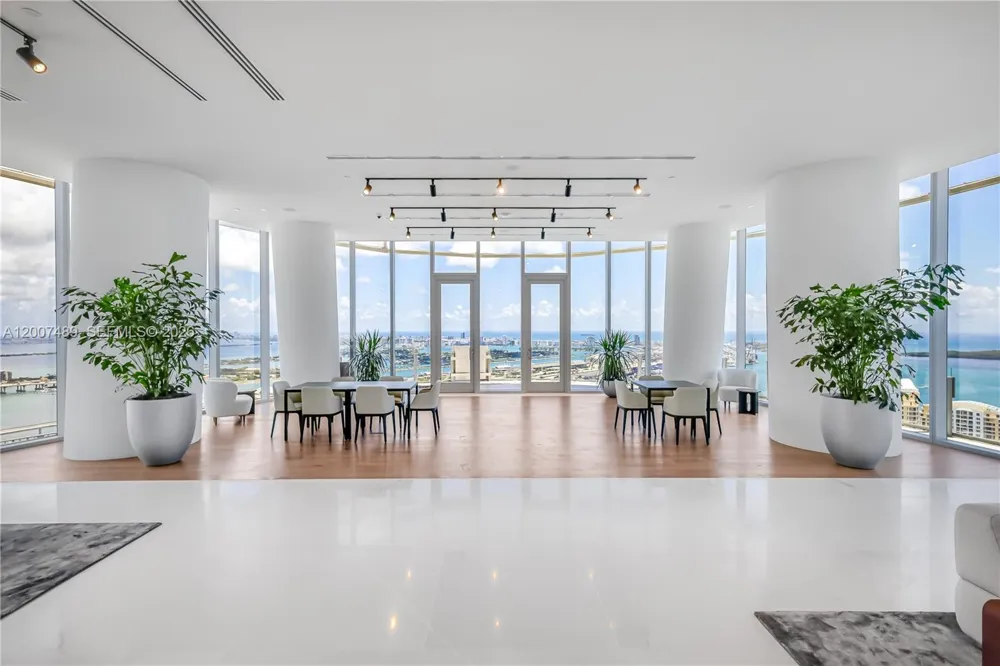 300 Biscayne Blvd Way #2802 Miami, FL 33131