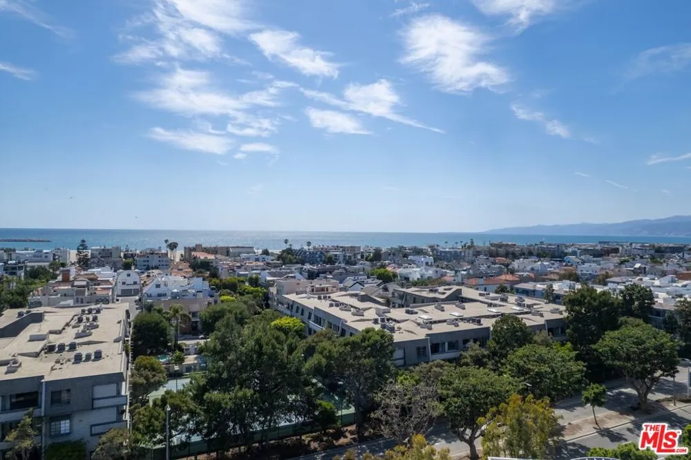 306 Bora Bora Way #305 Marina del Rey, CA 90292