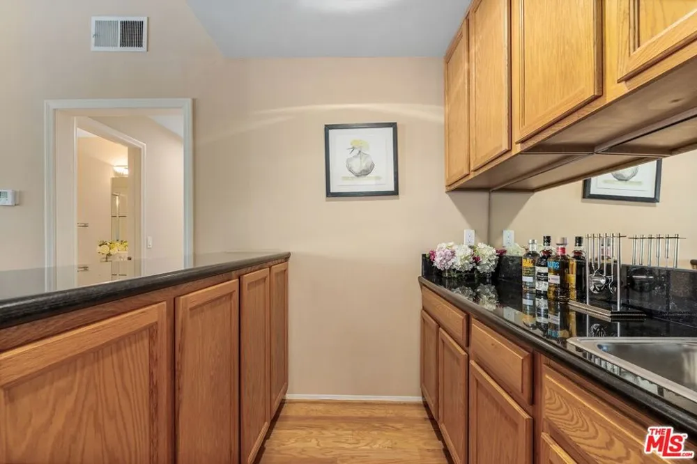 306 Bora Bora Way #305 Marina del Rey, CA 90292