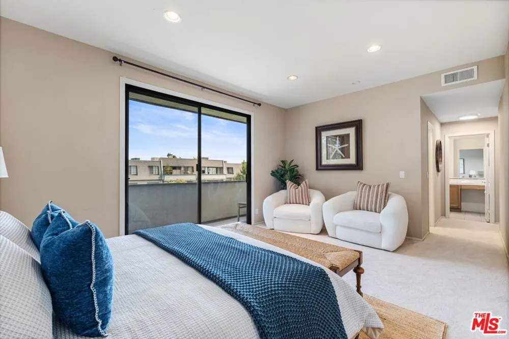 306 Bora Bora Way #305 Marina del Rey, CA 90292