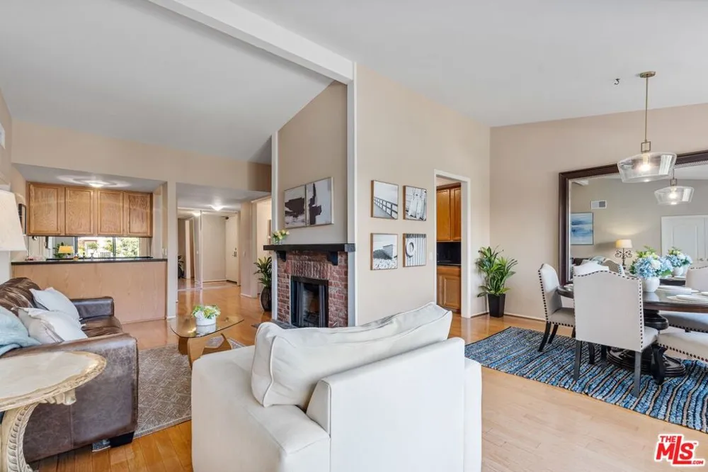306 Bora Bora Way #305 Marina del Rey, CA 90292