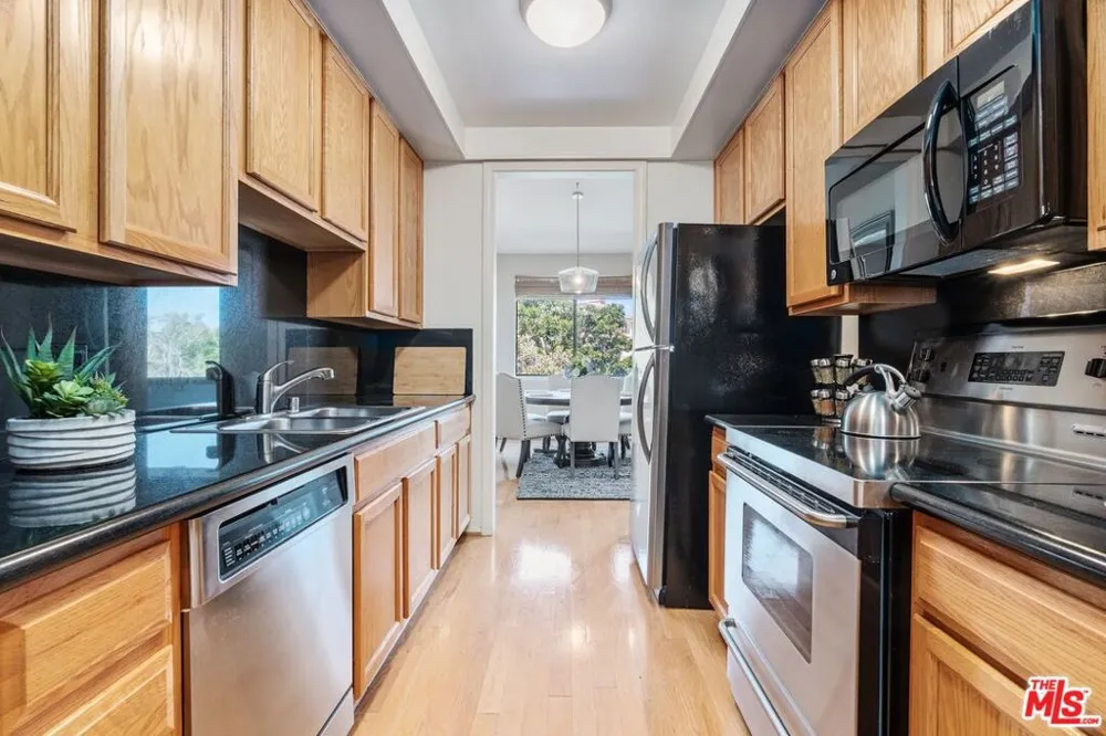 306 Bora Bora Way #305 Marina del Rey, CA 90292