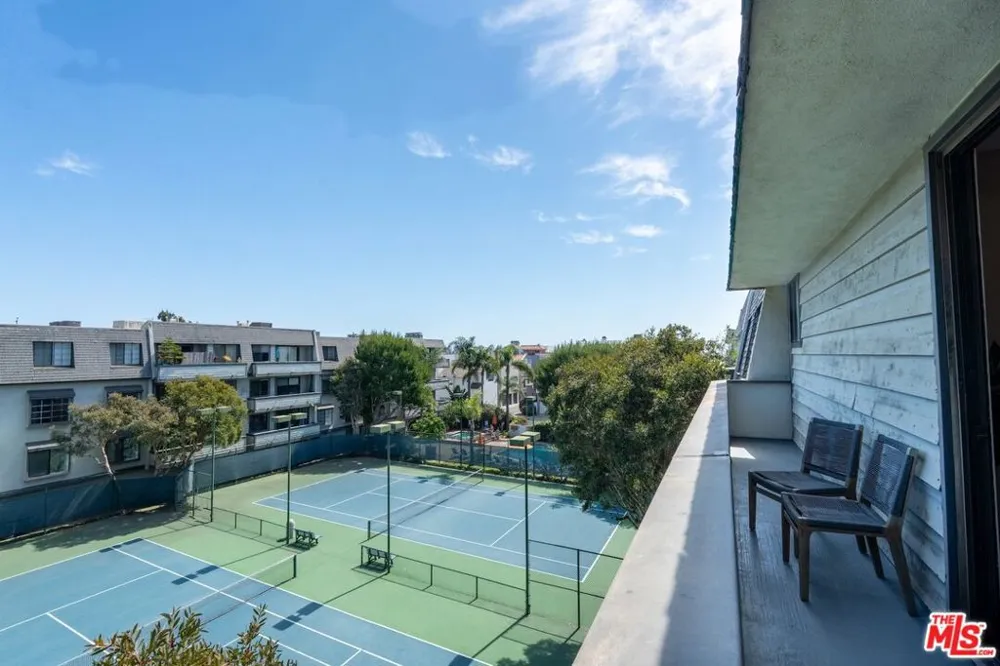 306 Bora Bora Way #305 Marina del Rey, CA 90292