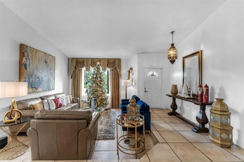 15325 SW 54th Ter Miami, FL 33185