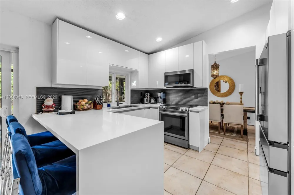15325 SW 54th Ter Miami, FL 33185