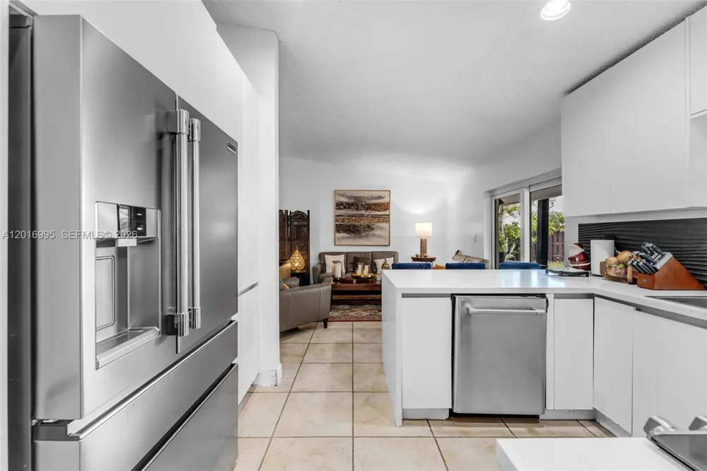 15325 SW 54th Ter Miami, FL 33185