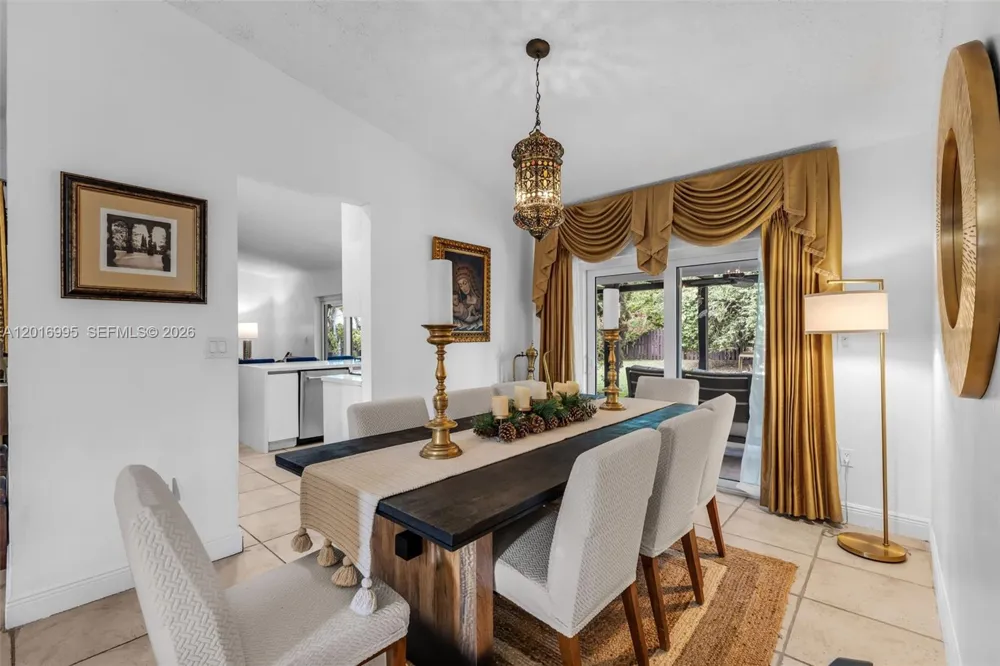 15325 SW 54th Ter Miami, FL 33185