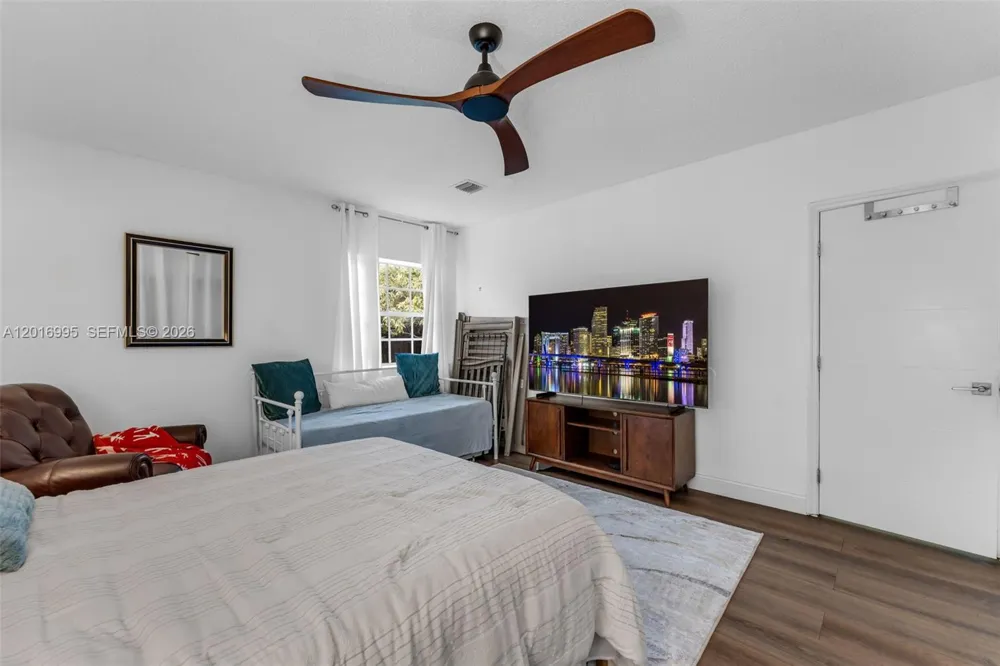 15325 SW 54th Ter Miami, FL 33185