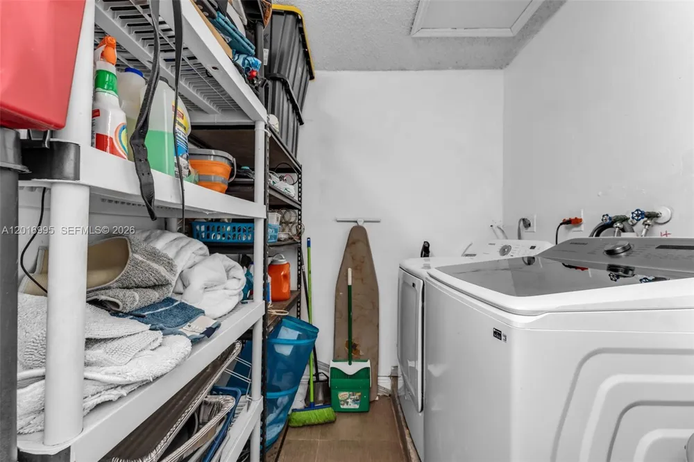 15325 SW 54th Ter Miami, FL 33185