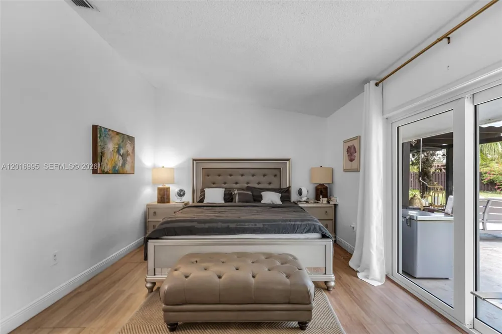 15325 SW 54th Ter Miami, FL 33185