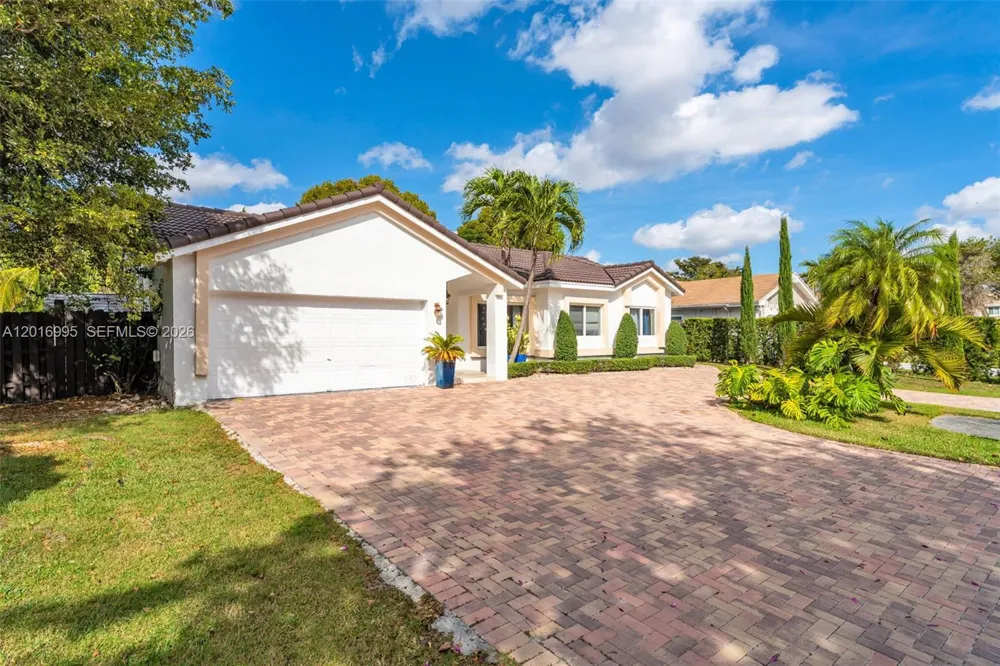 15325 SW 54th Ter Miami, FL 33185