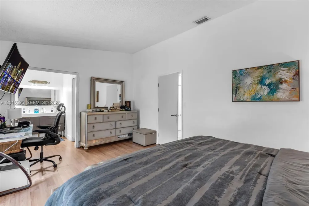 15325 SW 54th Ter Miami, FL 33185