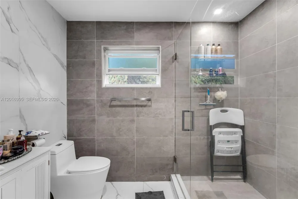 15325 SW 54th Ter Miami, FL 33185