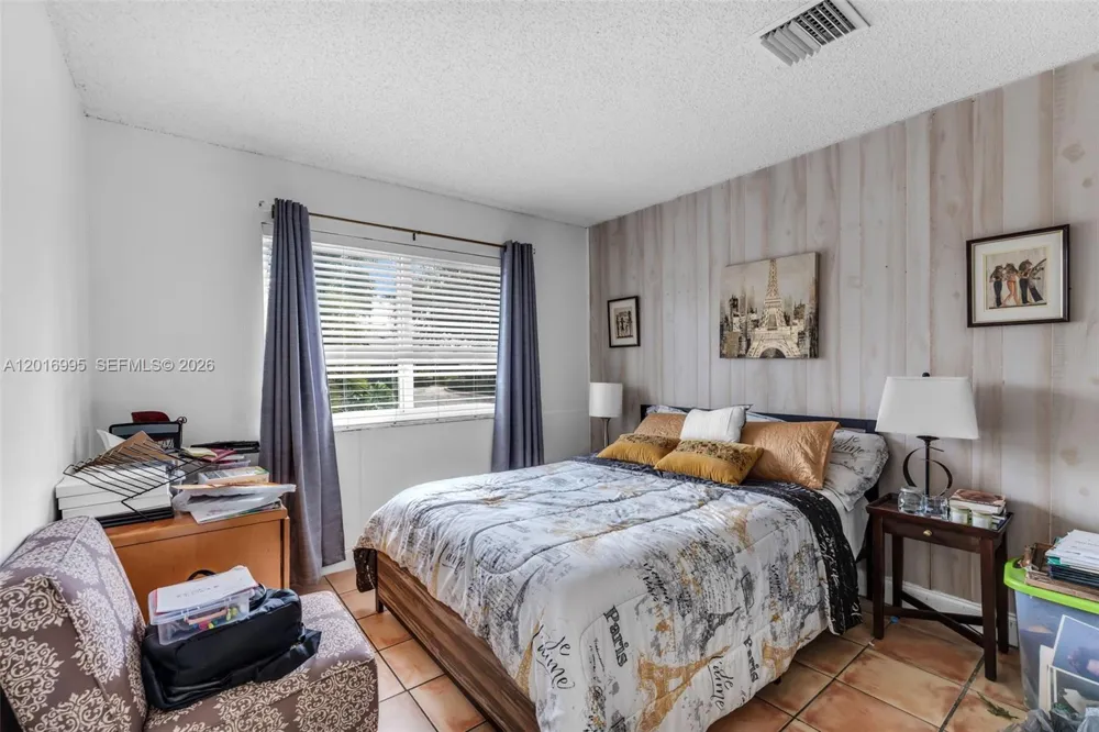 15325 SW 54th Ter Miami, FL 33185