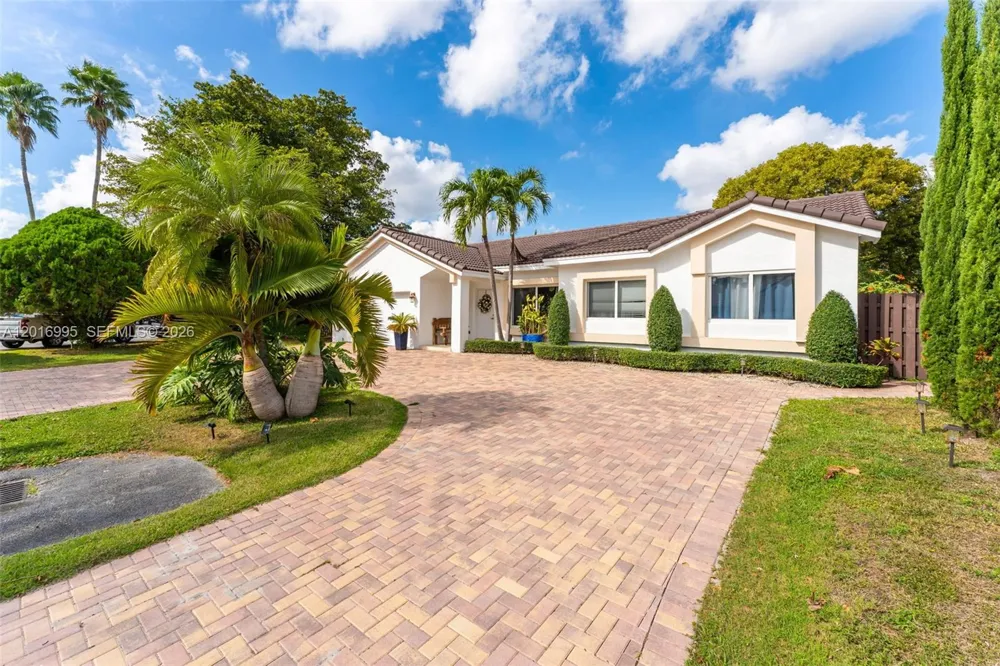15325 SW 54th Ter Miami, FL 33185