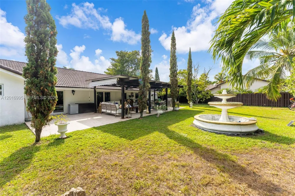 15325 SW 54th Ter Miami, FL 33185