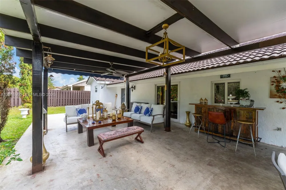 15325 SW 54th Ter Miami, FL 33185