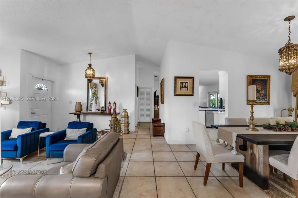 15325 SW 54th Ter Miami, FL 33185