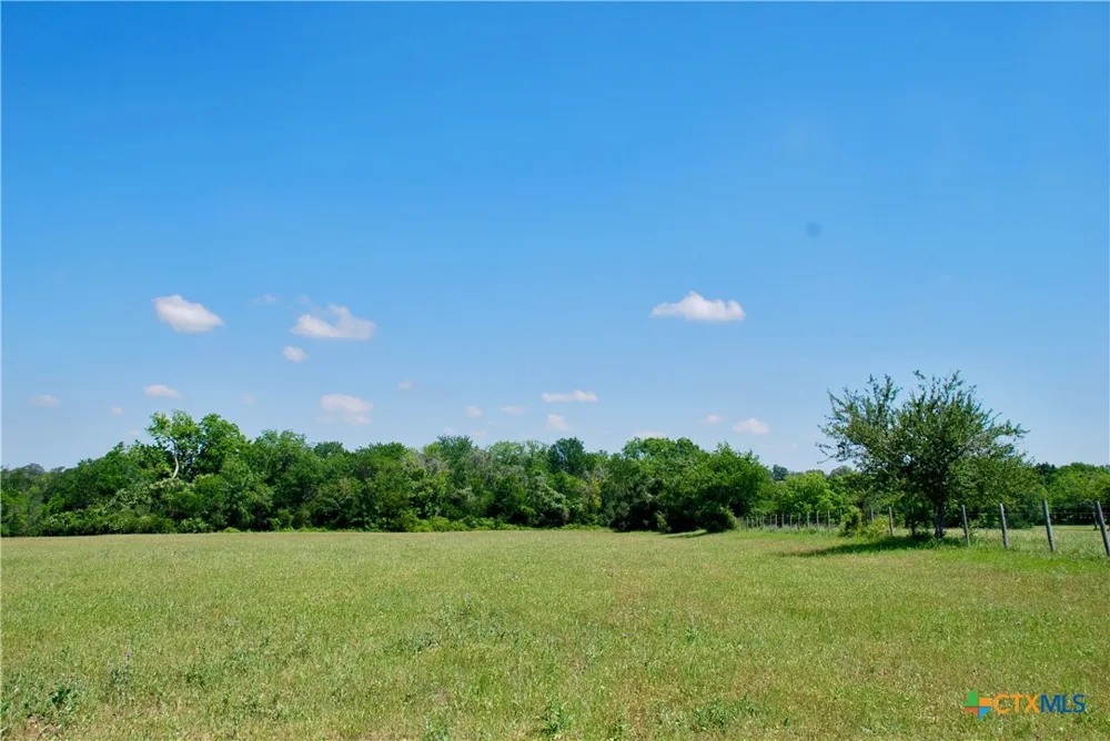 1049 Muehr Road Weimar, TX 78962