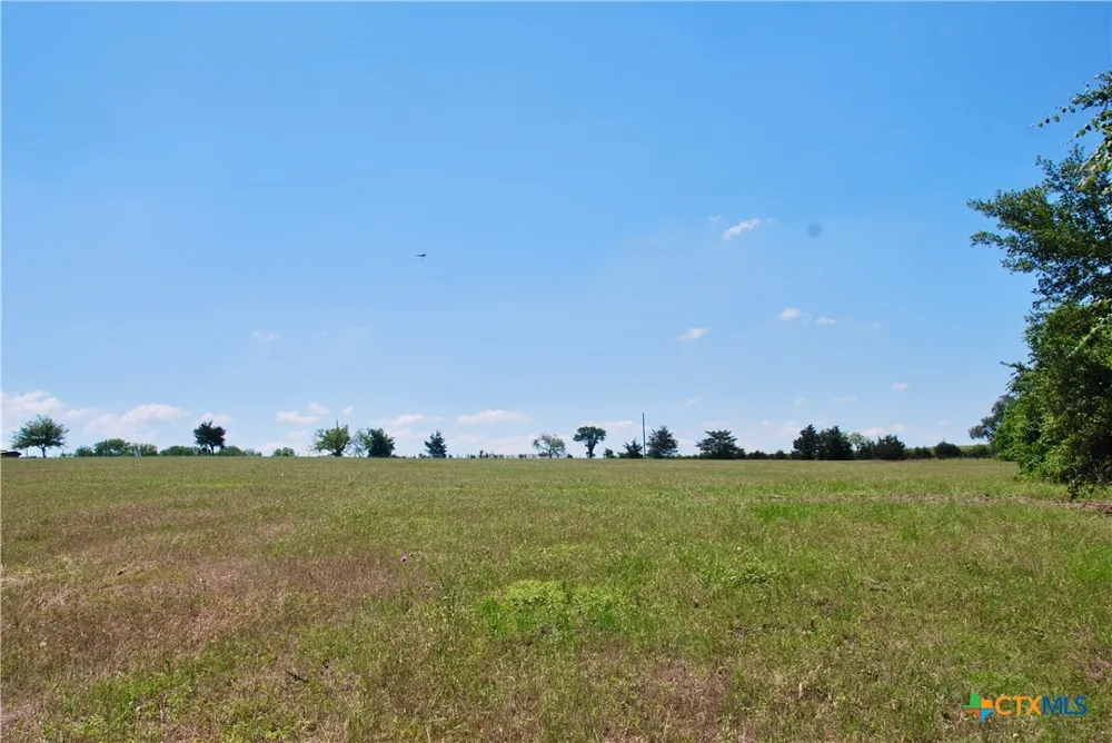1049 Muehr Road Weimar, TX 78962