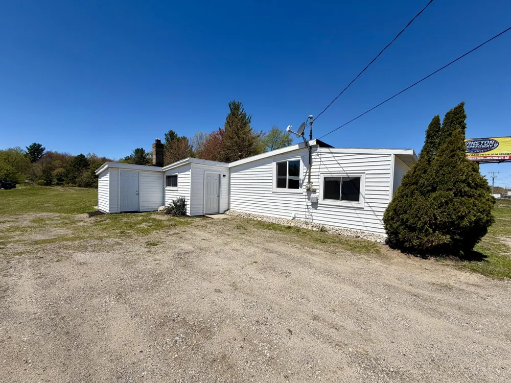 3261 Whitehall Road Muskegon, MI 49445